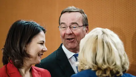 El ministro de Defensa alemán, junto a la ministra de Exteriores alemana El ministro de Defensa alemán, junto a la ministra de Exteriores alemana