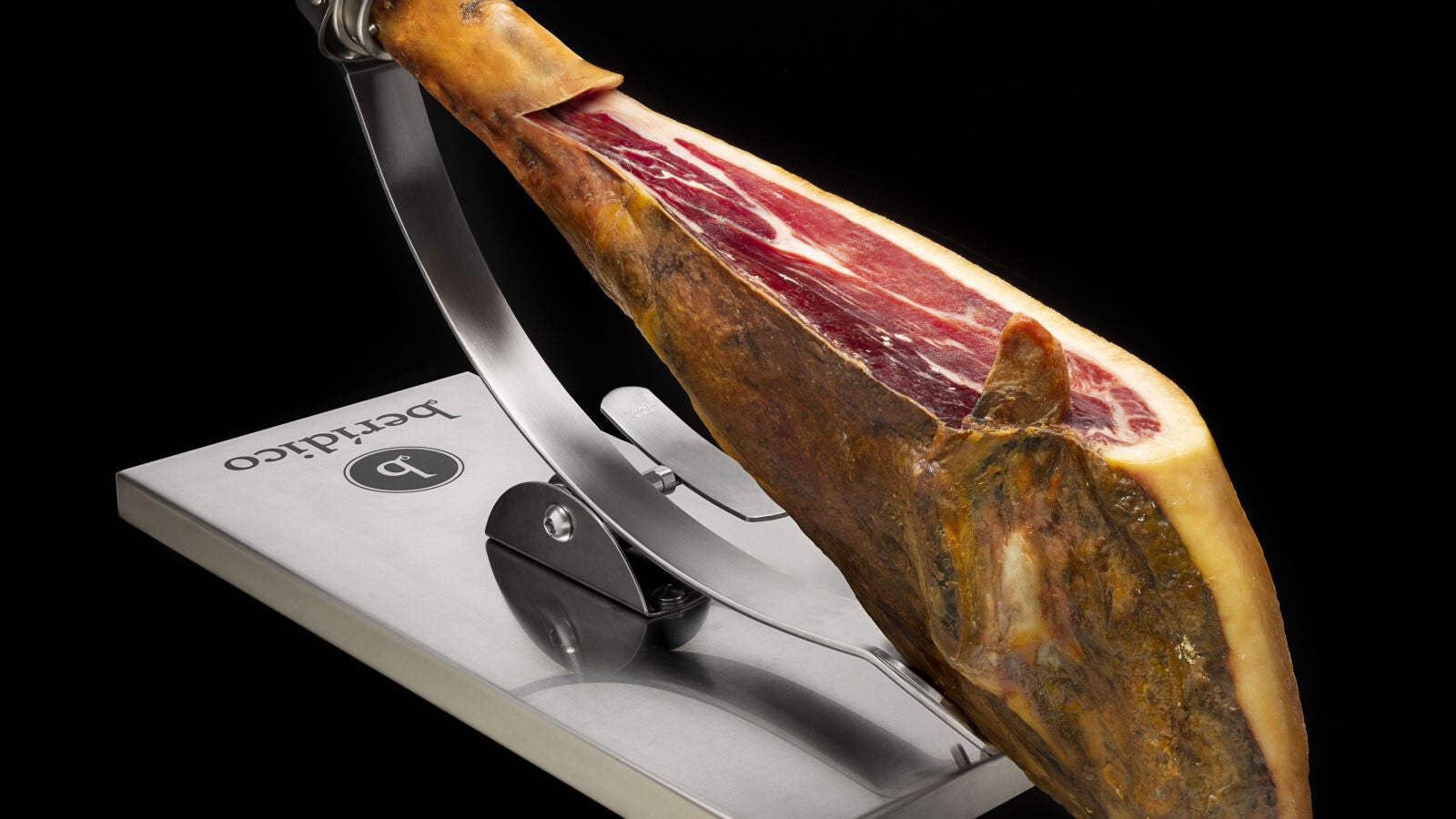 El cerdo ibérico, joya gastronómica de España, también afectado por la sequía y la escasez de bellota