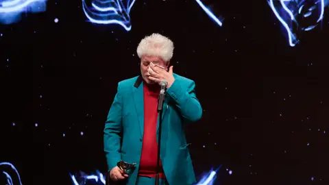 Pedro Almodóvar llorando en los premios Feroz Pedro Almodóvar llorando en los premios Feroz