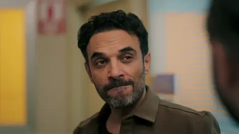 Nuevo giro en el caso de Engin: ¡Eren cree que el asesino es un hombre con el pelo largo! Nuevo giro en el caso de Engin: ¡Eren cree que el asesino es un hombre con el pelo largo!