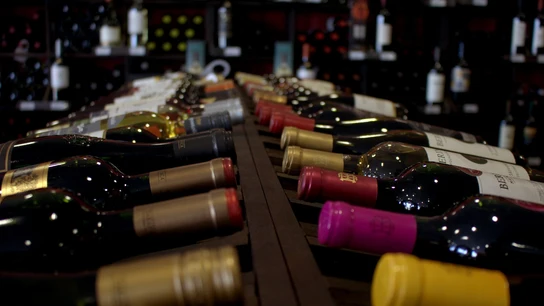 Imagen de archivo de varias botellas de vino Imagen de archivo de varias botellas de vino
