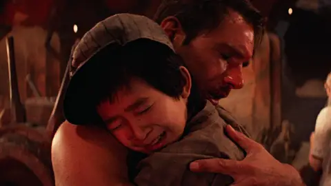 Harrison Ford y Ke Huy Quan en 'Indiana Jones y el templo maldito' Harrison Ford y Ke Huy Quan en 'Indiana Jones y el templo maldito'