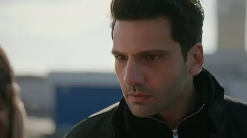 Ilgaz le confiesa la verdad a Ceylin: “He dimitido. Ya no soy fiscal” Ilgaz le confiesa la verdad a Ceylin: “He dimitido. Ya no soy fiscal”