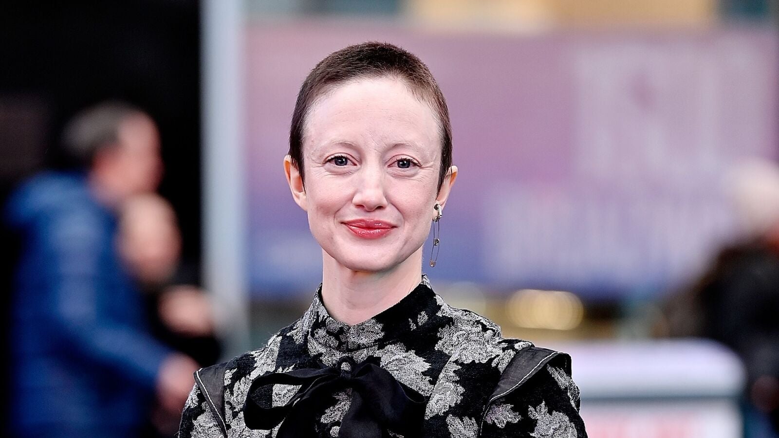 Andrea Riseborough rompe su silencio sobre la polémica de su nominación al Oscar: 