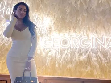 Georgina está de celebración doble: ha cumplido 29 años y han conseguido vender su jet privado Georgina está de celebración doble: ha cumplido 29 años y han conseguido vender su jet privado