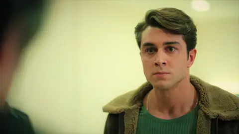 Doruk se enfrenta a los Eren al descubrir que fue Orhan el que empujó a Nebahat: “Pagaréis por lo que le pase a mi madre” Doruk se enfrenta a los Eren al descubrir que fue Orhan el que empujó a Nebahat: “Pagaréis por lo que le pase a mi madre”