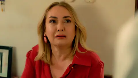 Sermin le roba a Leyla su amuleto… ¿Se ha convertido en una ladrona? Sermin le roba a Leyla su amuleto… ¿Se ha convertido en una ladrona?