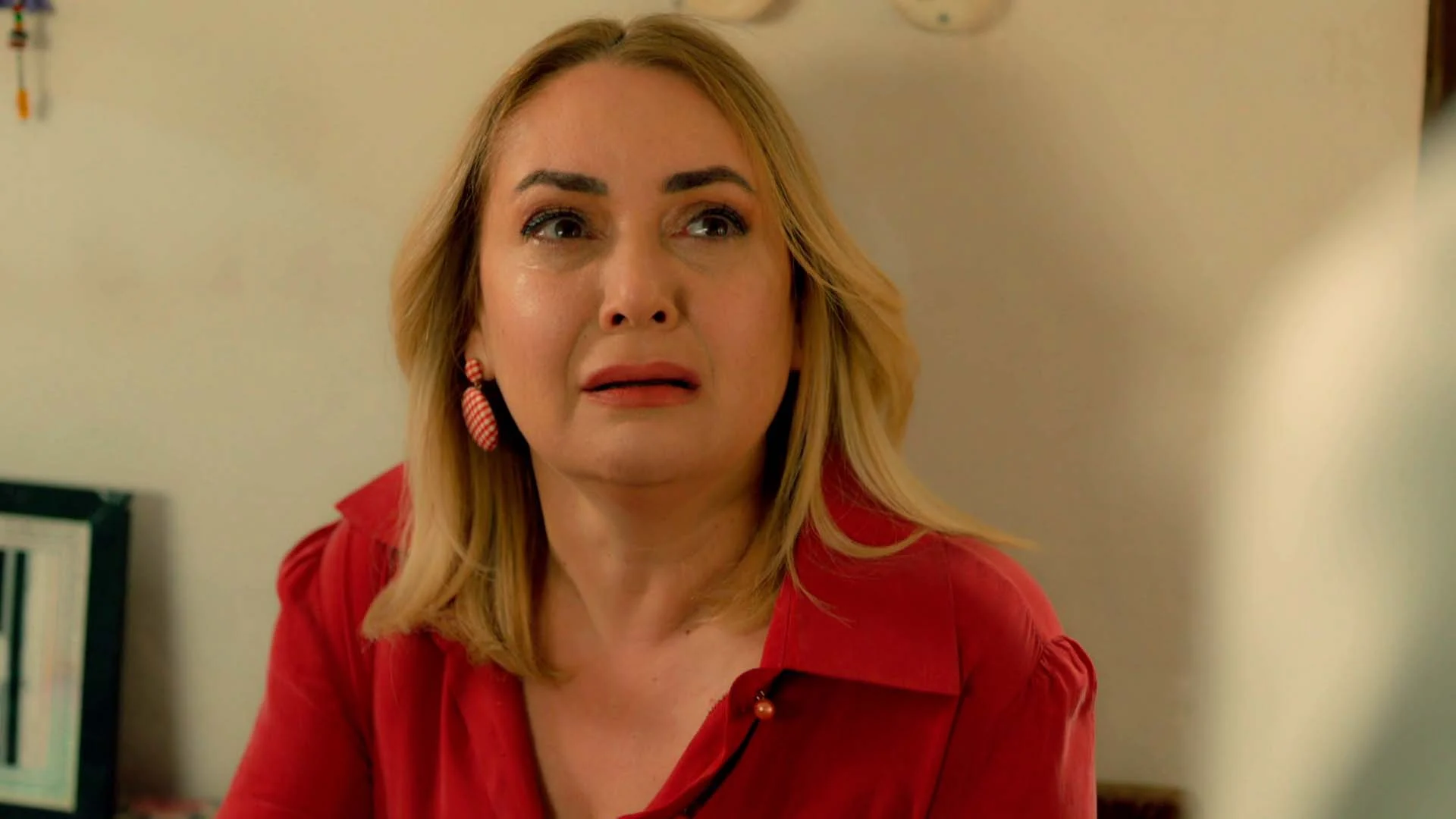 Sermin le roba a Leyla su amuleto… ¿Se ha convertido en una ladrona? Sermin le roba a Leyla su amuleto… ¿Se ha convertido en una ladrona?