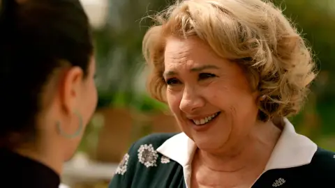 Lütfiye se marcha de la mansión Yaman dejando en todos un vacío muy grande Lütfiye se marcha de la mansión Yaman dejando en todos un vacío muy grande