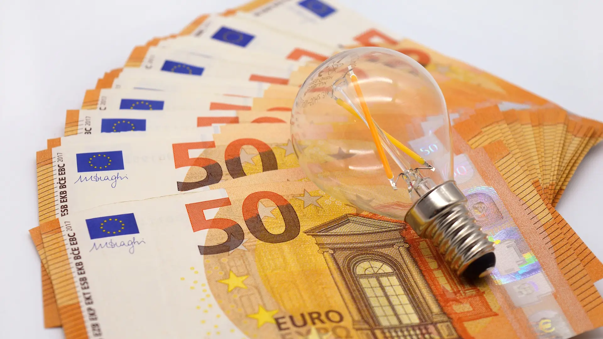 El precio de la luz para hoy, 2 de febrero, se sitúa en los 137 euros/MWh, el segundo registro más caro de 2023 El precio de la luz para hoy, 2 de febrero, se sitúa en los 137 euros/MWh, el segundo registro más caro de 2023