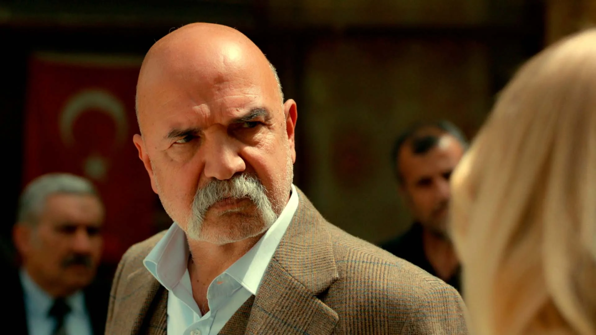 &Ccedil;olak y Sermin se enfrentan frente a todos: &ldquo;O te divorcias de Bet&uuml;l o la mantienes como es debido&rdquo;