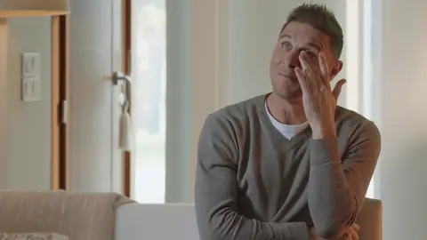 Joaquín se emociona al recordar la canción que le cantaba su tío El Chino Joaquín se emociona al recordar la canción que le cantaba su tío El Chino