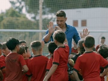 La sorpresa de Joaqu&iacute;n a los ni&ntilde;os al regresar al club de su infancia: Los Frailes 