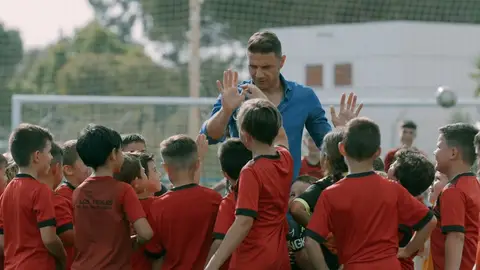 La sorpresa de Joaquín a los niños al regresar al club de su infancia: Los Frailes La sorpresa de Joaquín a los niños al regresar al club de su infancia: Los Frailes