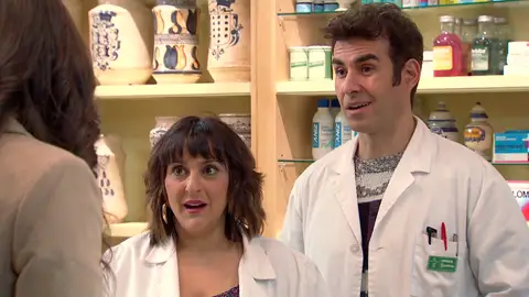 Hugo y Rocío, ¿a punto de dar sus vidas un giro radical?: Elena llega a la farmacia con una tentadora propuesta Hugo y Rocío, ¿a punto de dar sus vidas un giro radical?: Elena llega a la farmacia con una tentadora propuesta