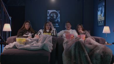 Susana Saborido se sonroja ante sus tomas falsas en ‘Joaquín, el novato’: “No me puedo ver” 