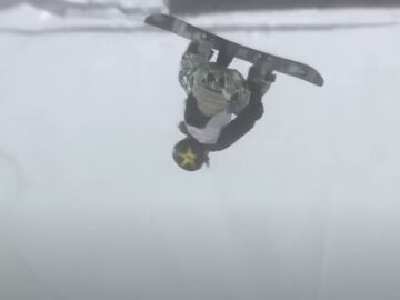 Reira Iwabuchi, en el momento de ejecutar el triple underfoot