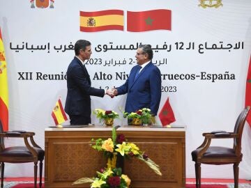 El presidente del Gobierno, Pedro Sánchez y el jefe de Gobierno del Reino de Marruecos, Aziz Ajanuch