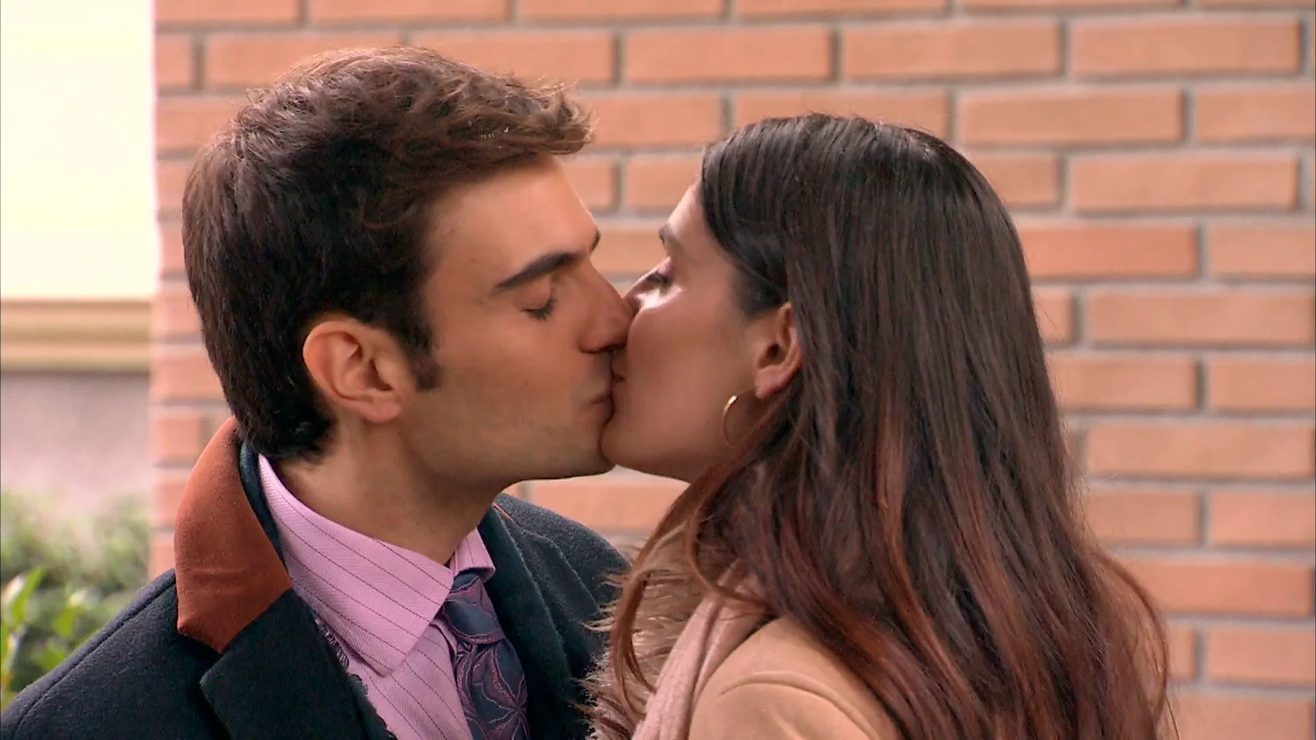 Andrea besa a Alberto delante de Ciriaco: “Estoy muy feliz” Andrea besa a Alberto delante de Ciriaco: “Estoy muy feliz”