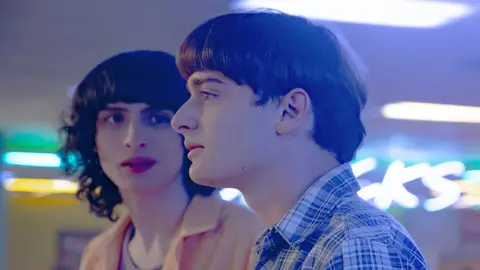 Finn Wolfhard y Noah Schnapp como Mike y Will como 'Stranger Things' Finn Wolfhard y Noah Schnapp como Mike y Will como 'Stranger Things'