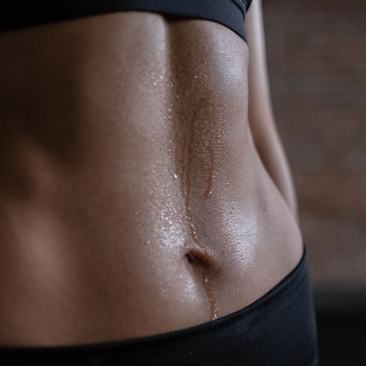 Vinipel corporal: ¿envolverías tu abdomen con plástico para perder grasa?