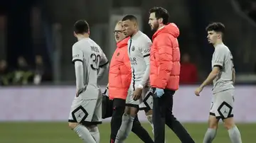 Mbappé se fue lesionado del partido ante el Montpellier