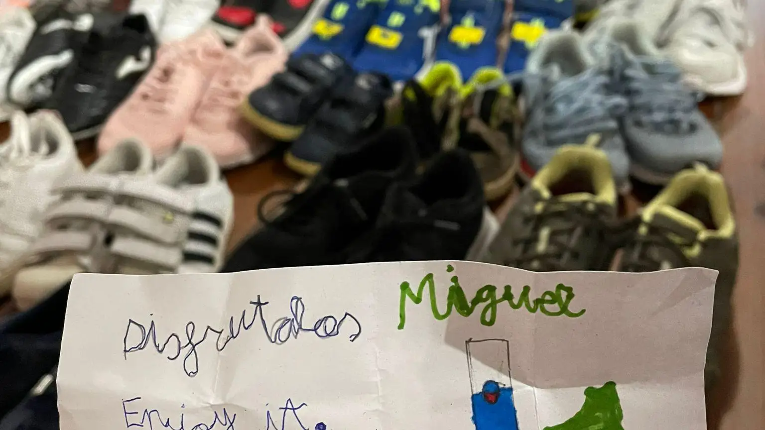 Zapatillas solidarias de Pontevedra a Guinea Zapatillas solidarias de Pontevedra a Guinea