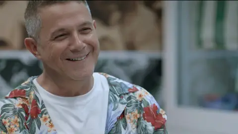 Alejandro Sanz, Pablo Motos o Juan y Medio definen a Joaquín como showman: “Divertido, natural e impredecible, se deja querer” Alejandro Sanz, Pablo Motos o Juan y Medio definen a Joaquín como showman: “Divertido, natural e impredecible, se deja querer”