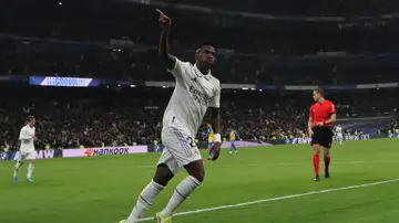 Vinícius celebra su gol al Valencia en el Bernabéu