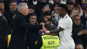Carlo Ancelotti y Vinicius, en el partido ante el Valencia Carlo Ancelotti y Vinicius, en el partido ante el Valencia