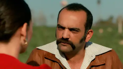 Avance del próximo capítulo de ‘Tierra Amarga’: Betül, desesperada, se muda a vivir con Vahap Avance del próximo capítulo de ‘Tierra Amarga’: Betül, desesperada, se muda a vivir con Vahap
