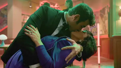 Un beso, un baile y un amor de cuento de hadas: Rocío sueña despierta con Hugo Un beso, un baile y un amor de cuento de hadas: Rocío sueña despierta con Hugo