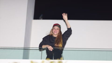 El monitor de surf de Shakira, Gorka Ezkurdia, viaja desde Cantabria para  no faltar a su fiesta de cumpleaños