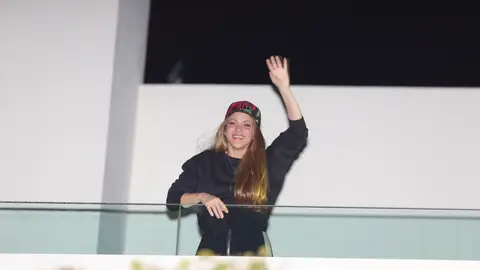 El monitor de surf de Shakira, Gorka Ezkurdia, viaja desde Cantabria para no faltar a su fiesta de cumpleaños