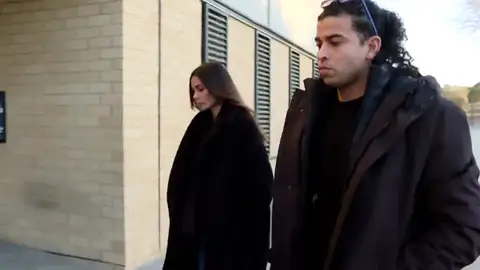 Joana Sanz, mujer de Dani Alves, le visita en la cárcel por la presunta agresión sexual Joana Sanz, mujer de Dani Alves, le visita en la cárcel por la presunta agresión sexual