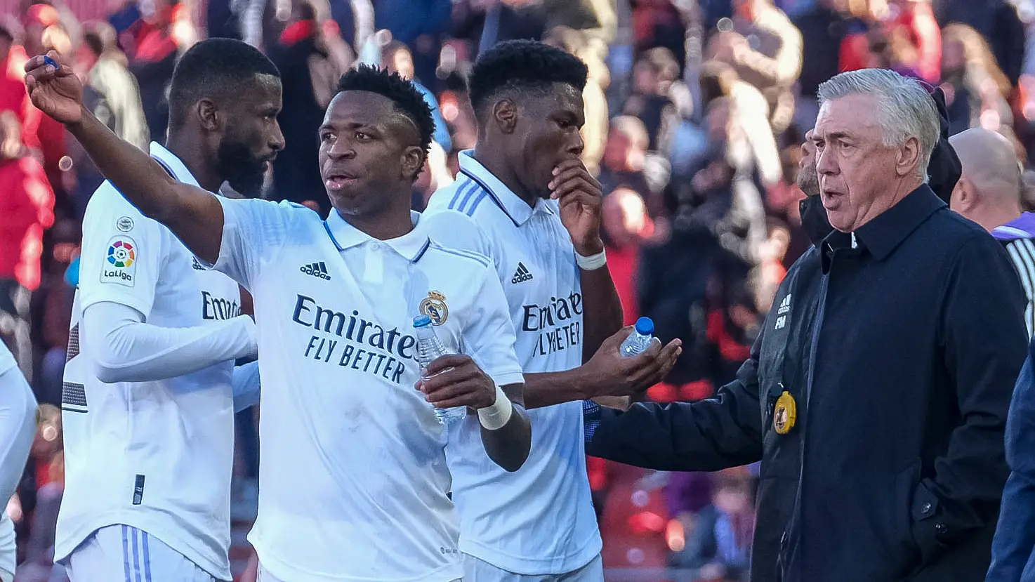 Ancelotti da indicaciones a sus jugadores en el Mallorca - Real Madrid Ancelotti da indicaciones a sus jugadores en el Mallorca - Real Madrid
