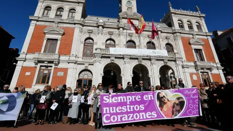 Concentración en Valladolid por el asesinato de Paloma Pinedo y su hija de ocho años, India Concentración en Valladolid por el asesinato de Paloma Pinedo y su hija de ocho años, India