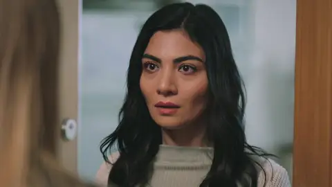 Aylin, desesperada, le deja las cosas claras a Zümrüt: “Iremos al médico para saber si el bebé es de tu marido o del mío” Aylin, desesperada, le deja las cosas claras a Zümrüt: “Iremos al médico para saber si el bebé es de tu marido o del mío”