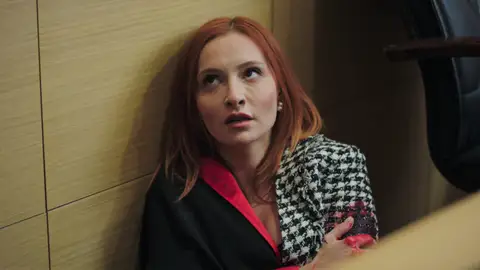 ¡Se desata el caos en pleno juicio!: ¡Neva recibe un disparo! ¡Se desata el caos en pleno juicio!: ¡Neva recibe un disparo!