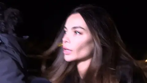 Joana Sanz acude a visitar a Dani Alves Joana Sanz acude a visitar a Dani Alves