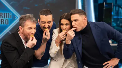 Marron enseña a Joaquín y Susana Saborido cómo se cocinas las croquetas... ¡de agua! Marron enseña a Joaquín y Susana Saborido cómo se cocinas las croquetas... ¡de agua!