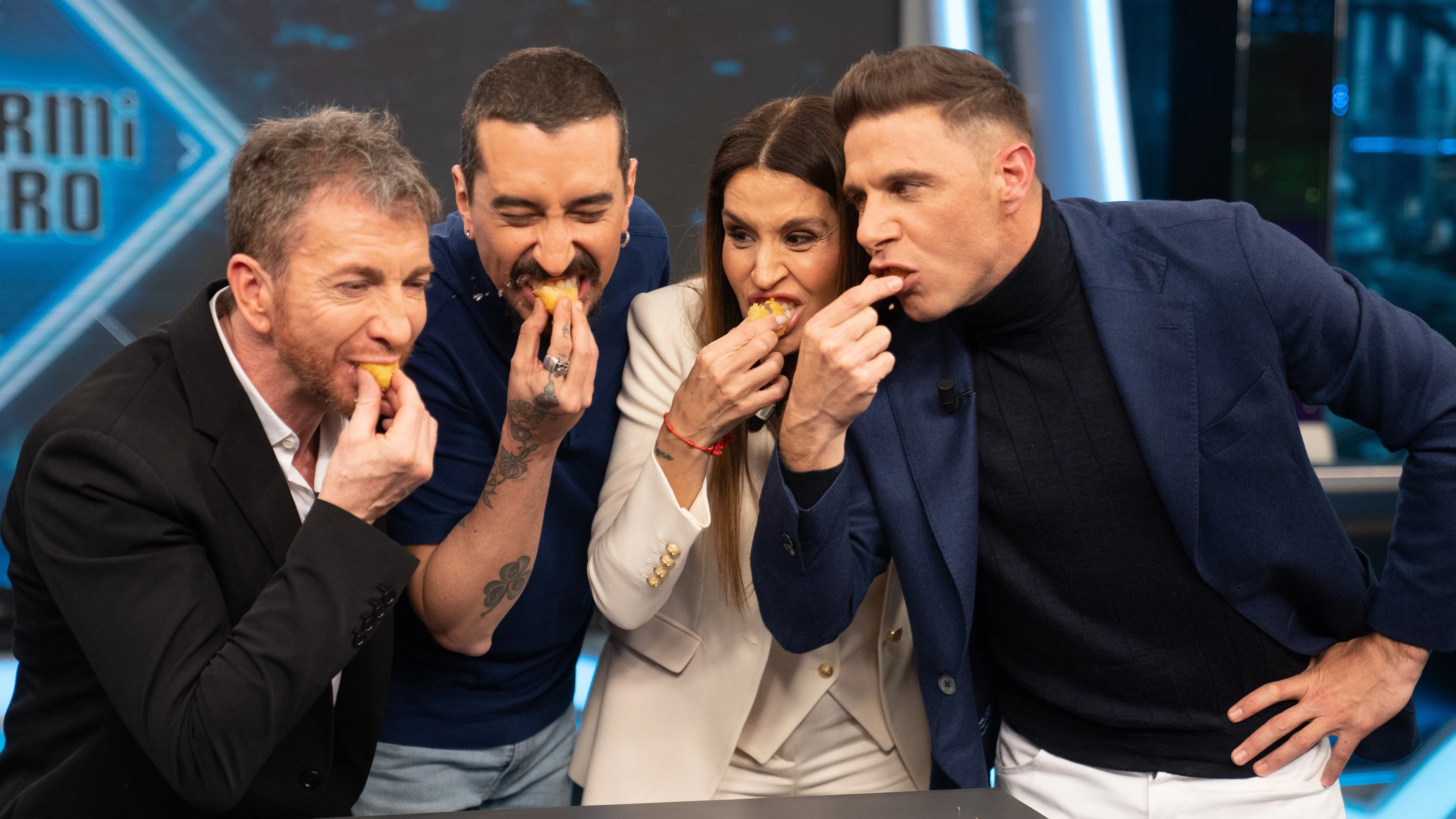 Marron enseña a Joaquín y Susana Saborido cómo se cocinas las croquetas... ¡de agua! Marron enseña a Joaquín y Susana Saborido cómo se cocinas las croquetas... ¡de agua!