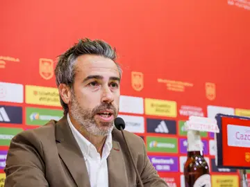 Jorge Vilda responde a los periodistas en la rueda de prensa en Las Rozas Jorge Vilda responde a los periodistas en la rueda de prensa en Las Rozas