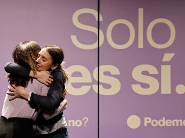 Ione Belarra en un acto de Podemos con Irene Montero