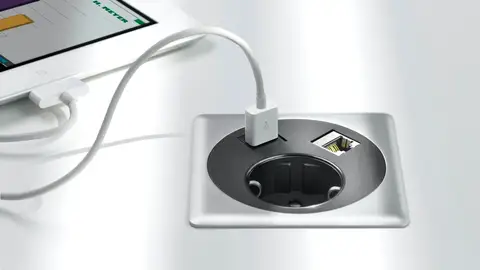 Cargar el móvil en un puerto USB público Cargar el móvil en un puerto USB público