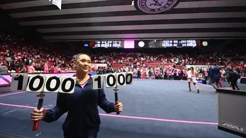 Sunisa Lee tras lograr dos '10' en una competición de gimnasia Sunisa Lee tras lograr dos '10' en una competición de gimnasia
