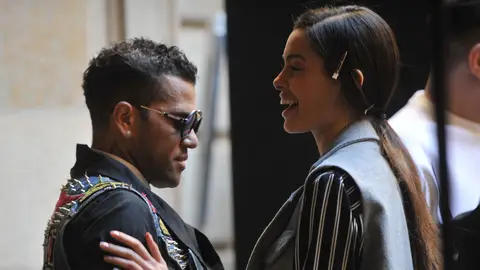 Dani Alves y Joana Sanz Dani Alves y Joana Sanz