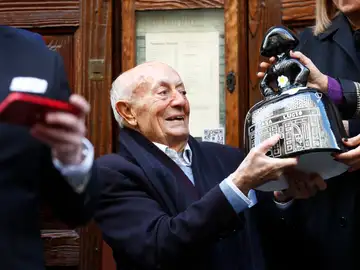 Homenaje a Lucio por sus casi 80 años al frente de su restaurante Homenaje a Lucio por sus casi 80 años al frente de su restaurante