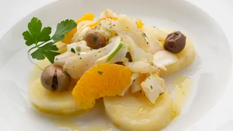 Arguiñano: receta de la famosa ensalada malagueña de patata, bacalao y naranja Arguiñano: receta de la famosa ensalada malagueña de patata, bacalao y naranja