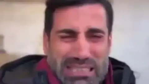El exportero Volkan Demirel pide ayuda para Turquía entre lágrimas: "La gente está muriendo" El exportero Volkan Demirel pide ayuda para Turquía entre lágrimas: "La gente está muriendo"